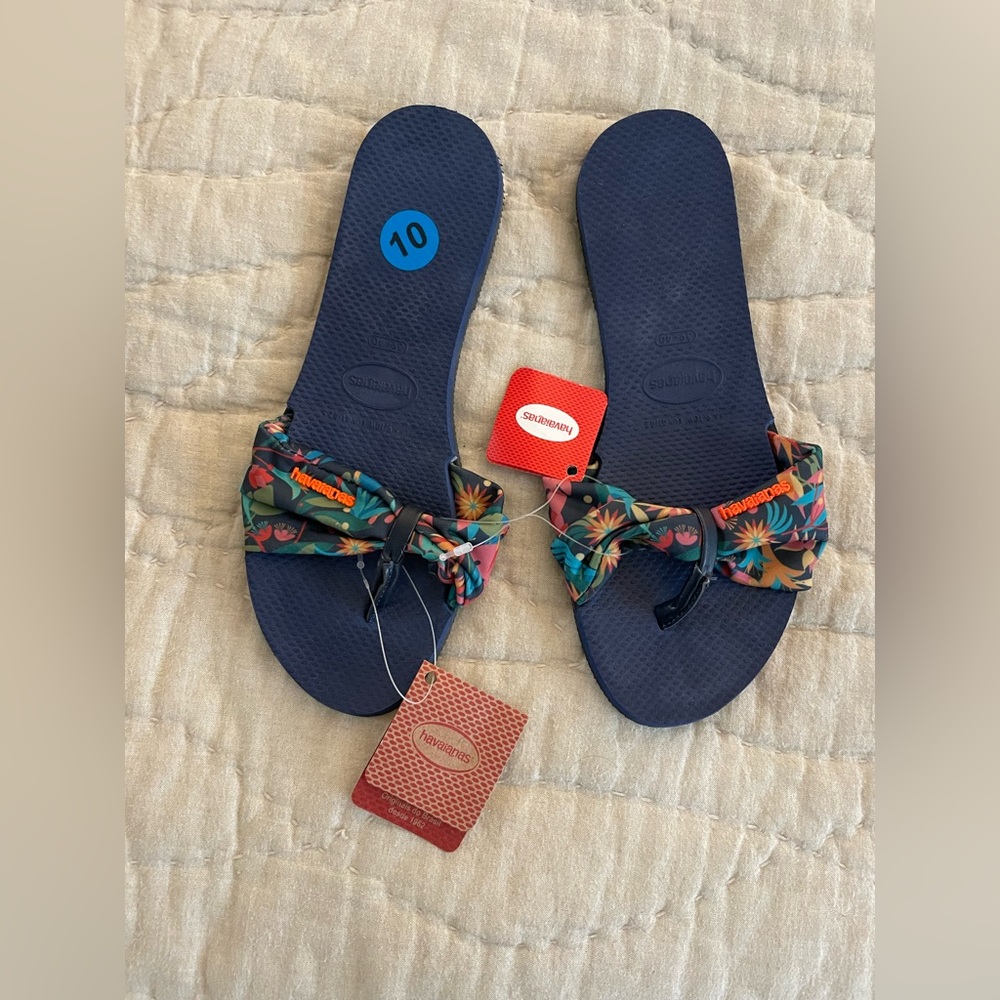 🦜 NWT Havaianas multicolor tropical print navy blue sandals sz 10